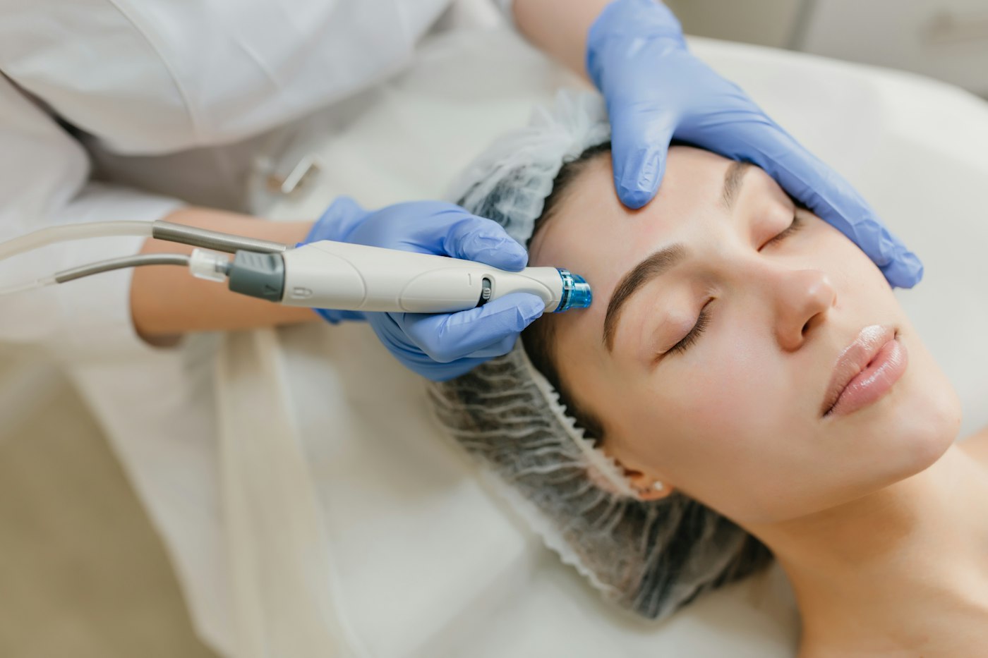 Tratamento facial com aparelho de alta tecnologia